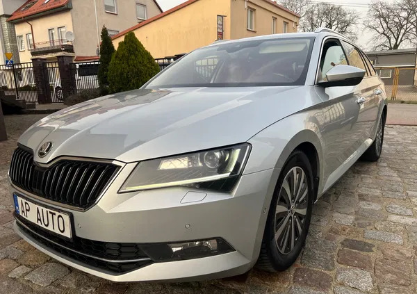 zachodniopomorskie Skoda Superb cena 59900 przebieg: 239000, rok produkcji 2018 z Mieroszów